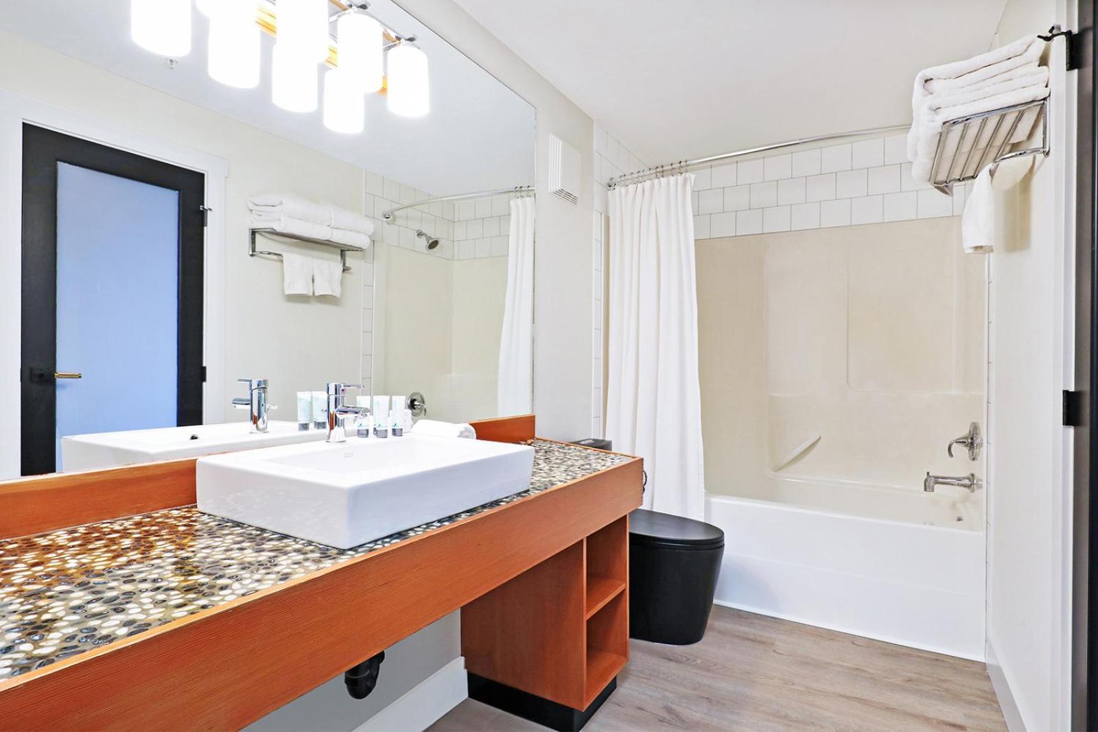Kingfisher Pacific Resort & Spa 코트니 외부 사진